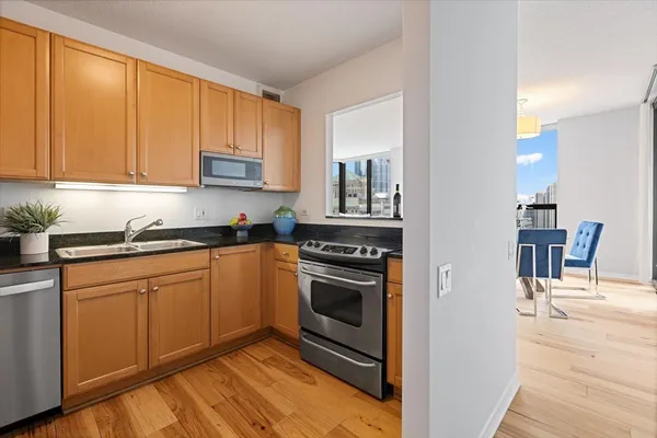 $345,000 | 400 North LaSalle Drive, Unit 2808, Chicago, IL 60654