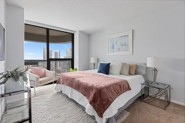 $345,000 | 400 North LaSalle Drive, Unit 2808, Chicago, IL 60654