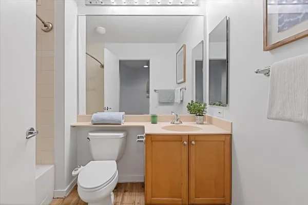 $345,000 | 400 North LaSalle Drive, Unit 2808, Chicago, IL 60654