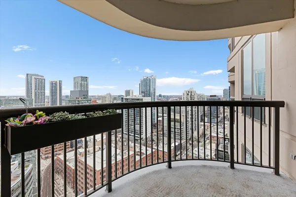 $345,000 | 400 North LaSalle Drive, Unit 2808, Chicago, IL 60654