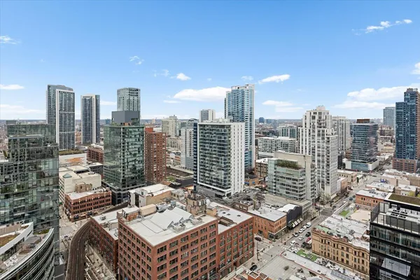 $345,000 | 400 North LaSalle Drive, Unit 2808, Chicago, IL 60654
