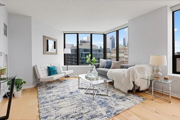 $345,000 | 400 North LaSalle Drive, Unit 2808, Chicago, IL 60654