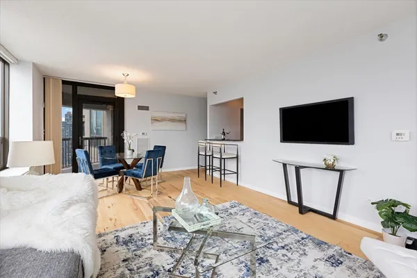 $345,000 | 400 North LaSalle Drive, Unit 2808, Chicago, IL 60654