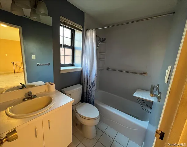 $250,000 | 45 Newbrook Lane, Unit 45, Bay Shore, NY 11706