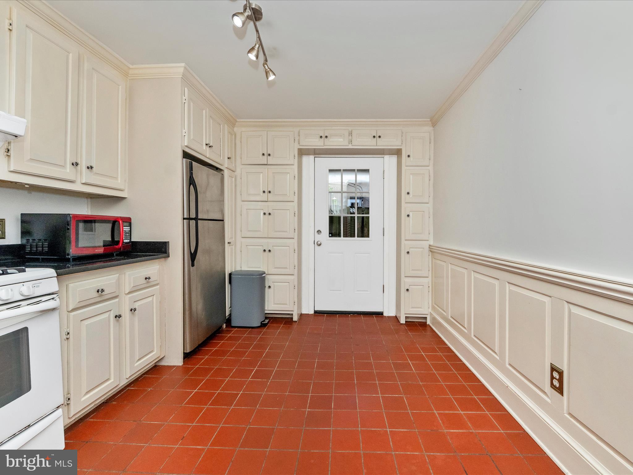 23 East Wheeling Street Baltimore, MD 21230 - Photo 16 of 51 a hallway with cabinets and wooden floor