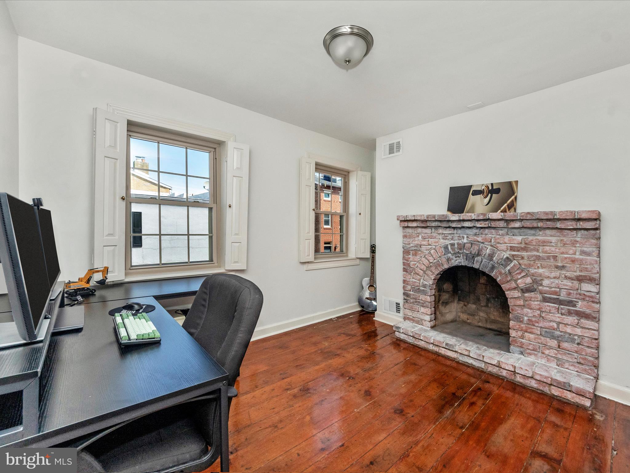 23 East Wheeling Street Baltimore, MD 21230 - Photo 30 of 51 a livingroom with workspace fireplace and window