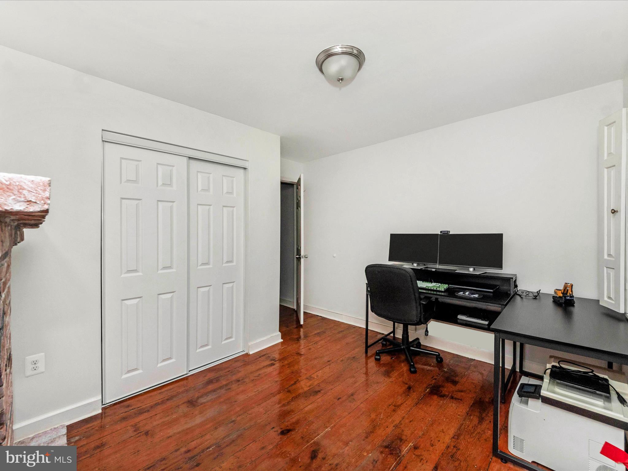 23 East Wheeling Street Baltimore, MD 21230 - Photo 33 of 51 a view of a workspace with furniture and wooden floor