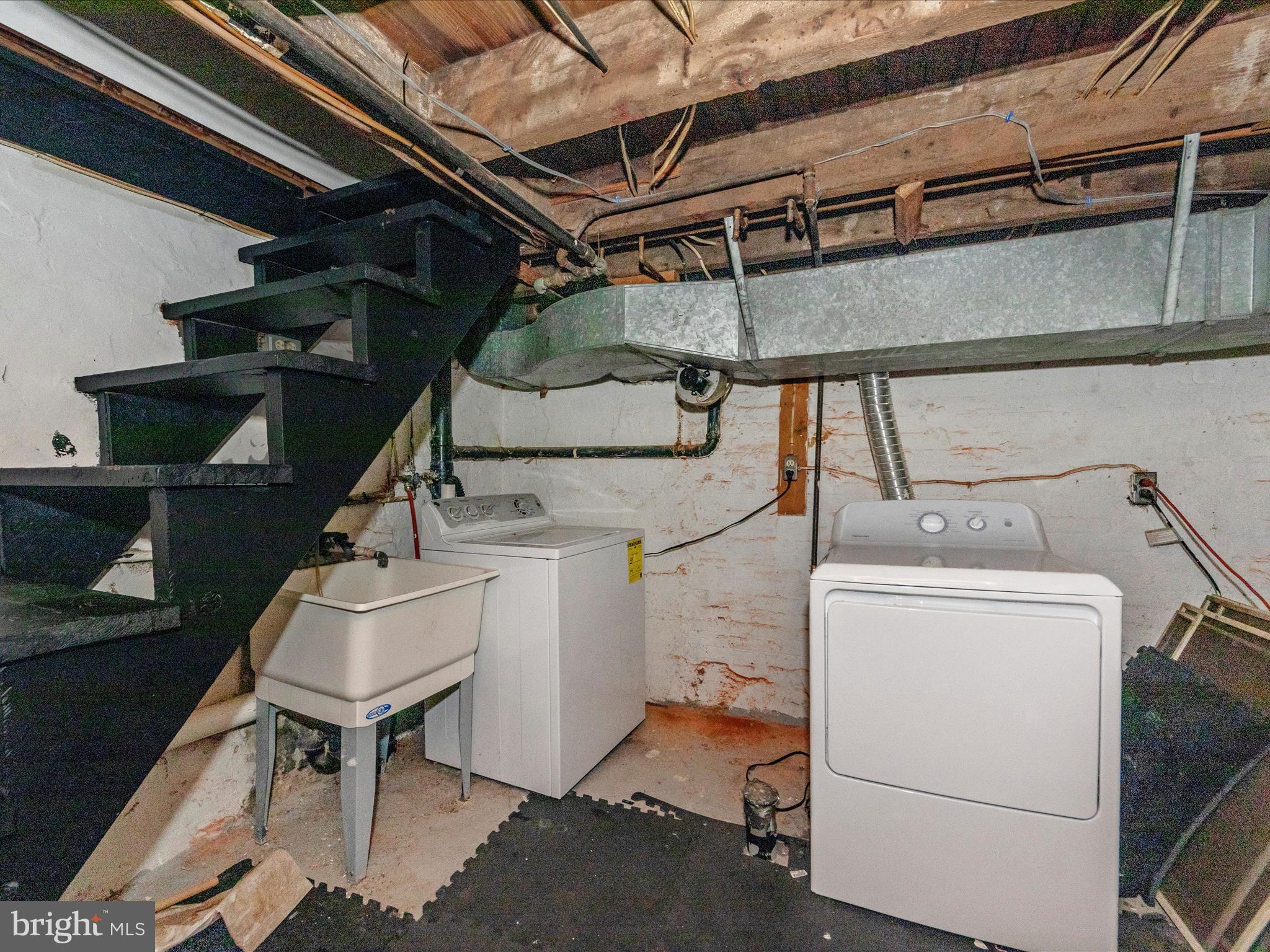 23 East Wheeling Street Baltimore, MD 21230 - Photo 37 of 51 a utility room with dryer and washer