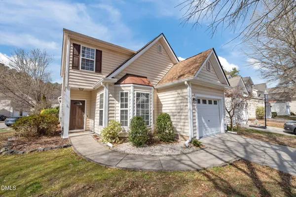 a view of a yard in front of house