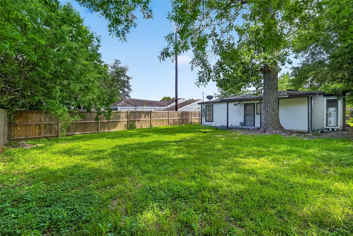 4933 Doolittle Boulevard Houston, TX 77033 - Photo 27 of 28 a view of a house with backyard and a tree