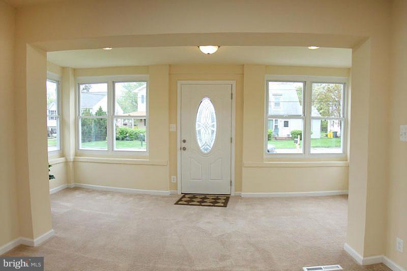 220 Carvel Road Pasadena, MD 21122 - Photo 2 of 15 Living Room