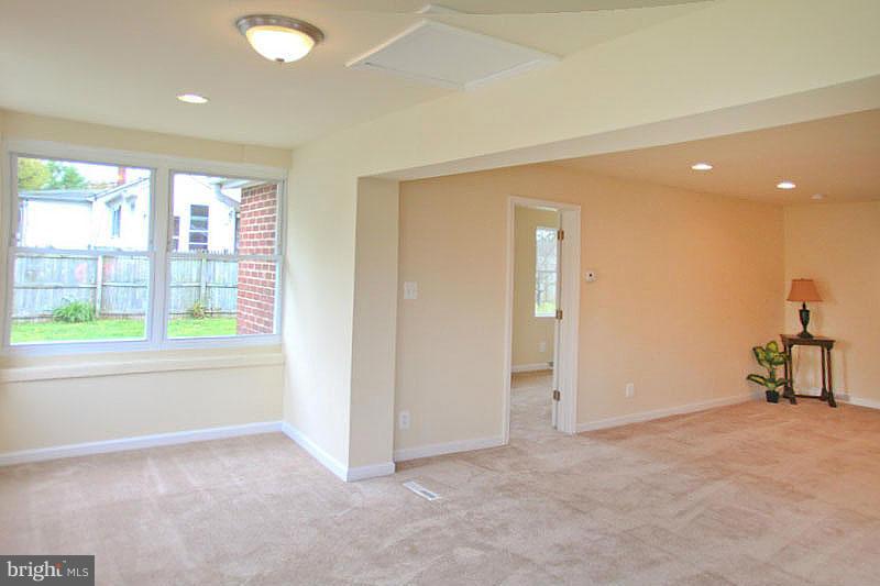 220 Carvel Road Pasadena, MD 21122 - Photo 4 of 15 Living Room