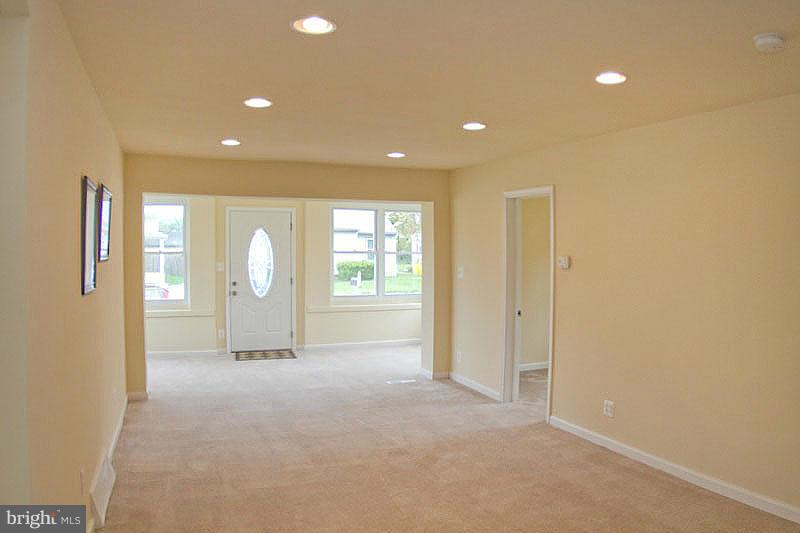 220 Carvel Road Pasadena, MD 21122 - Photo 5 of 15 Living Room
