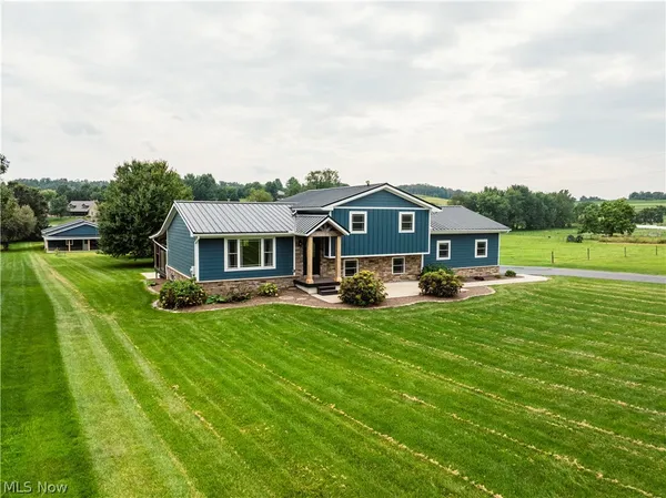 $490,000 | 1106 Shutt Valley Road Northwest, Sugarcreek, OH 44681