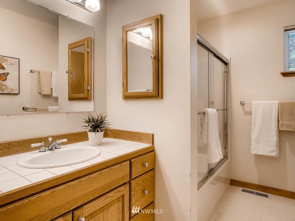 4002 Southwest 98th Street Seattle, WA 98136 - Photo 19 of 25 Gallery Image 19