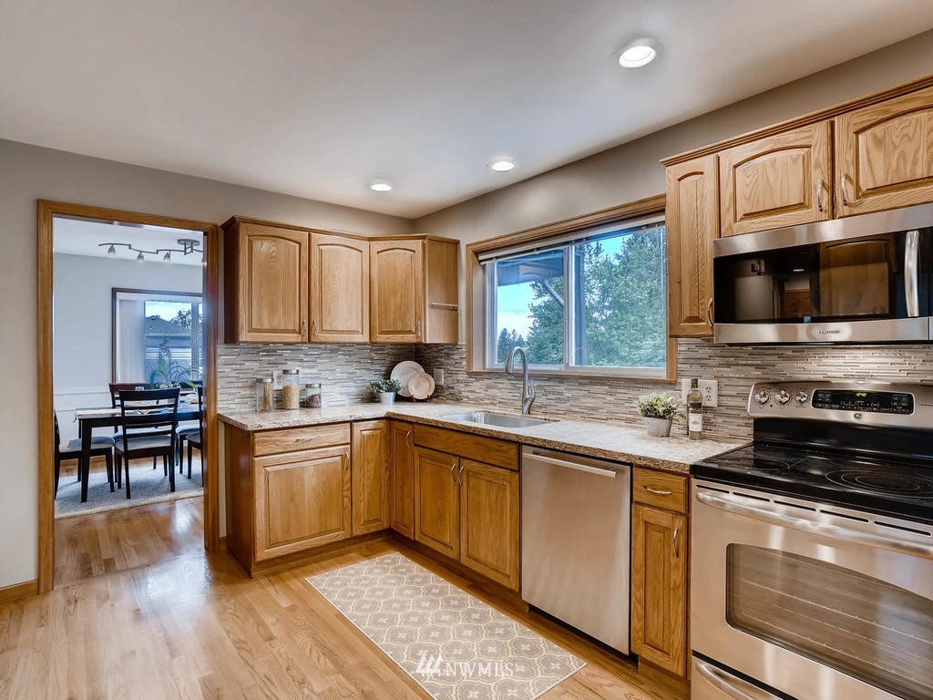 4002 Southwest 98th Street Seattle, WA 98136 - Photo 8 of 25 Gallery Image 8