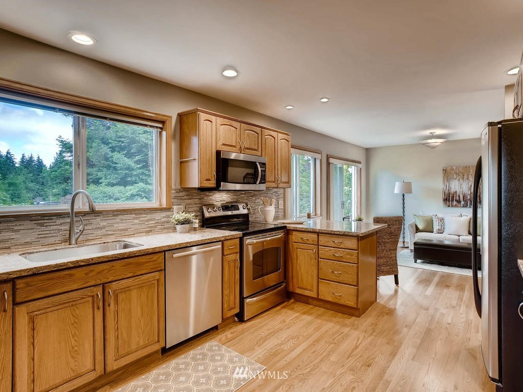 4002 Southwest 98th Street Seattle, WA 98136 - Photo 9 of 25 Gallery Image 9