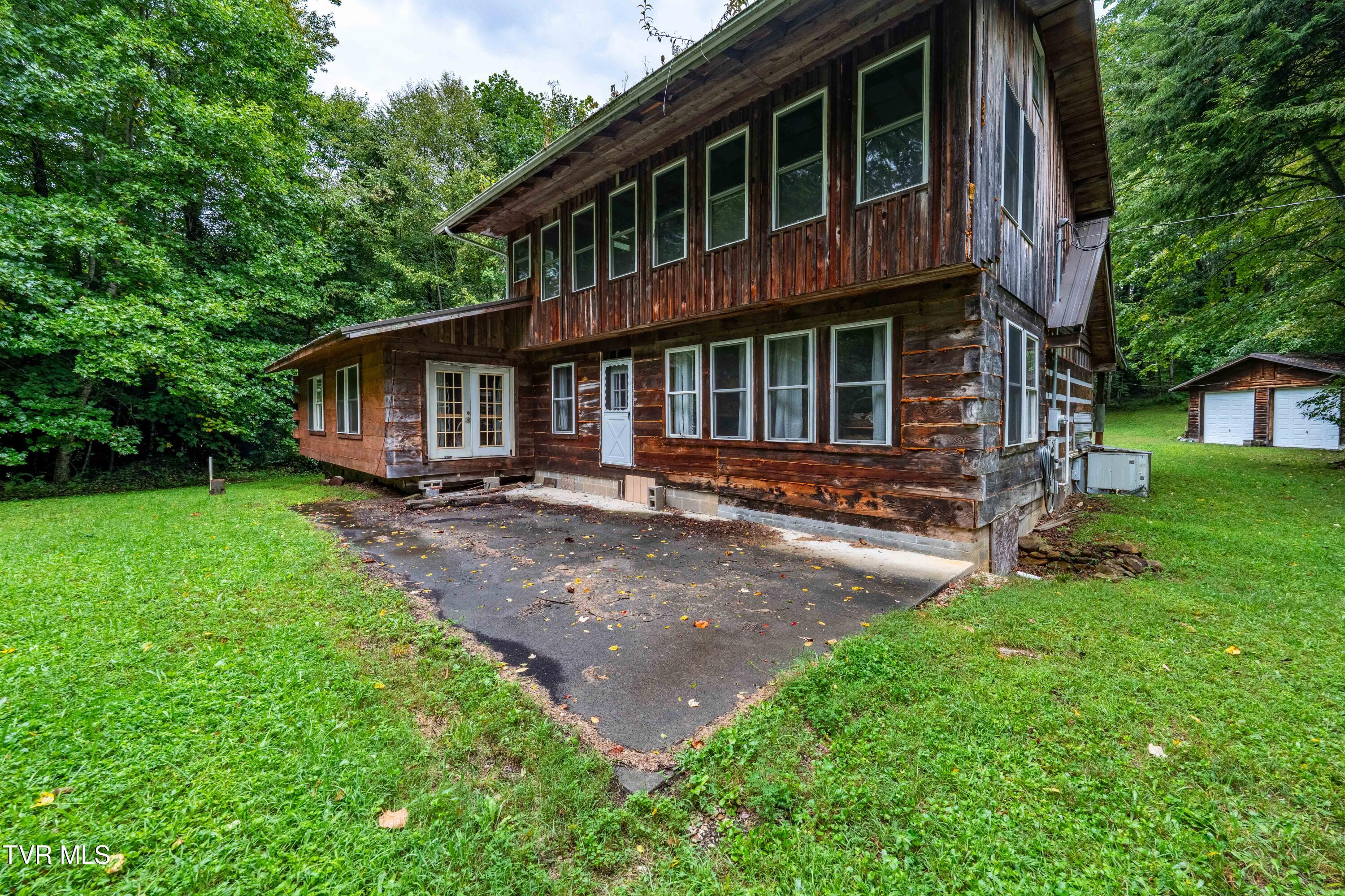 141 David Blevins Lane Shady Valley, TN 37688 - Photo 14 of 26 1306 Winchester Road (15 of 40)