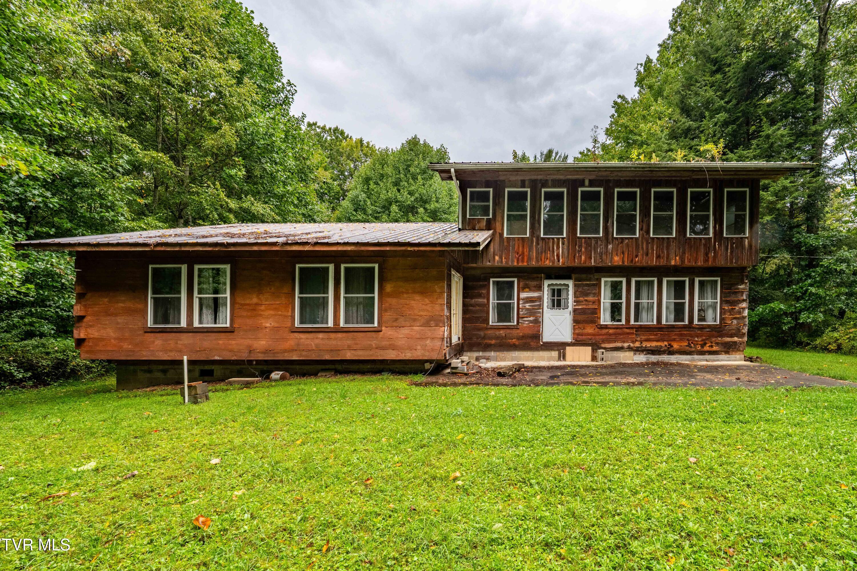 141 David Blevins Lane Shady Valley, TN 37688 - Photo 16 of 26 1306 Winchester Road (17 of 40)