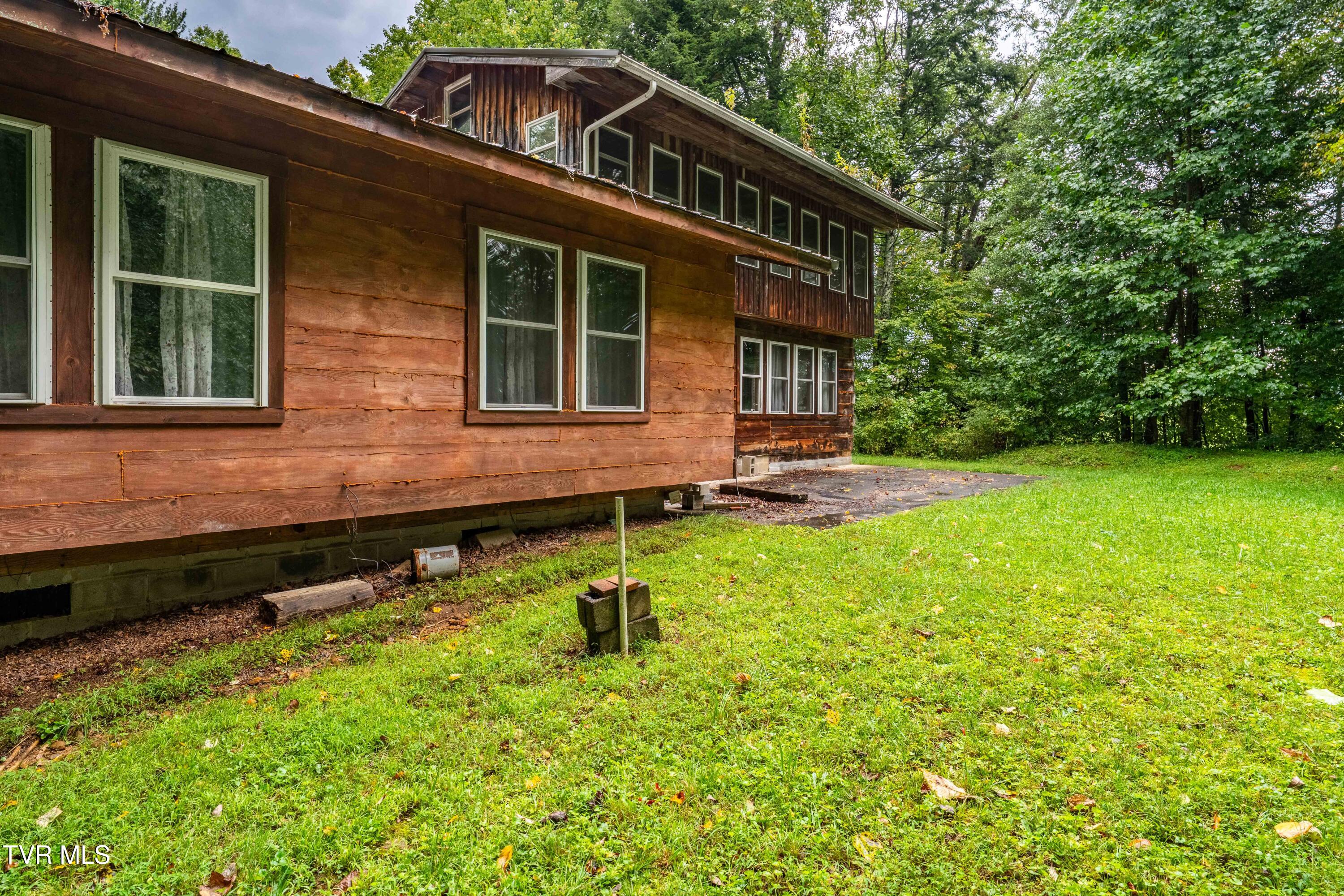 141 David Blevins Lane Shady Valley, TN 37688 - Photo 17 of 26 1306 Winchester Road (18 of 40)