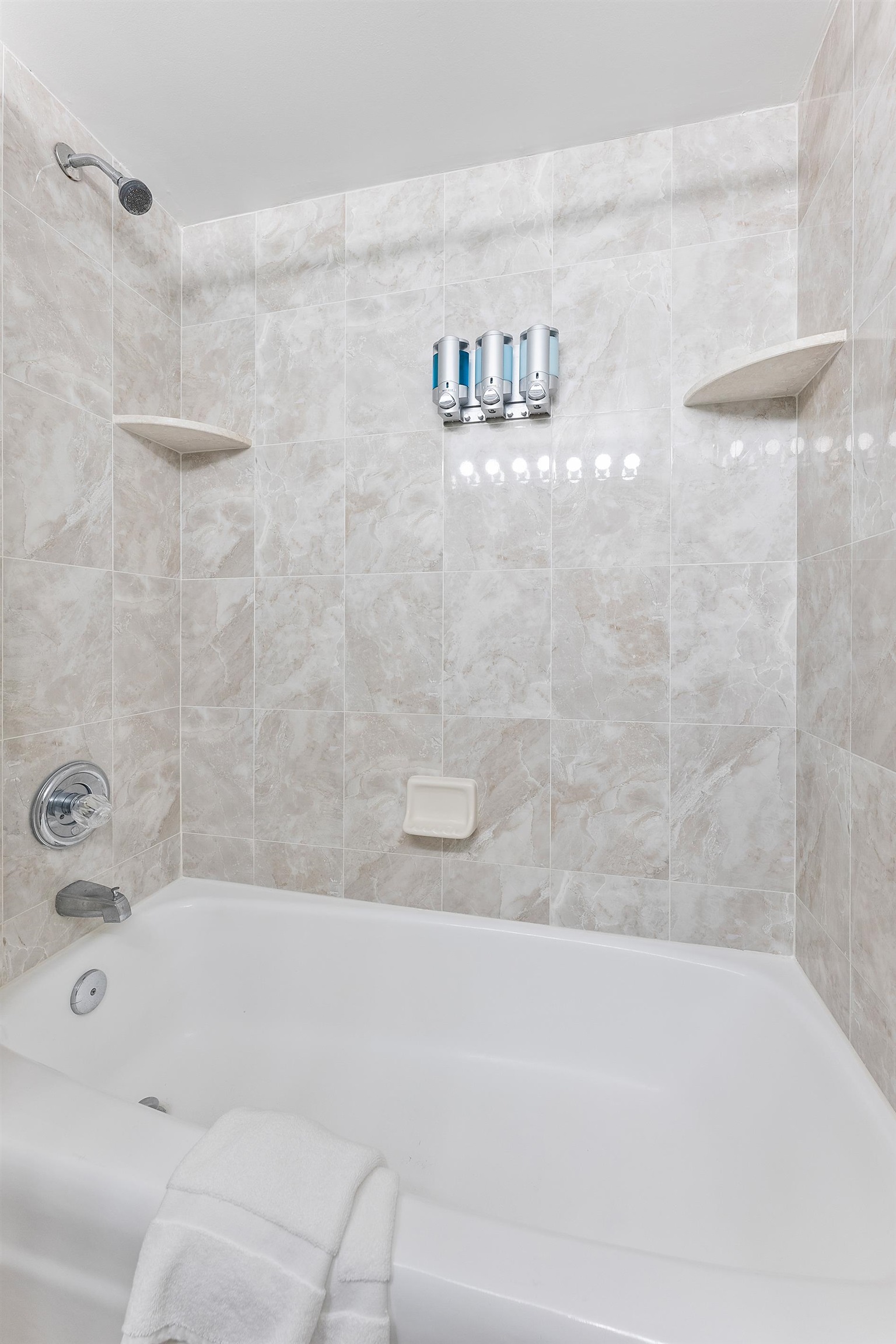 225 East Wildwood Avenue, Unit 505 Wildwood, NJ 08260 - Photo 11 of 24 a bathroom with a bathtub