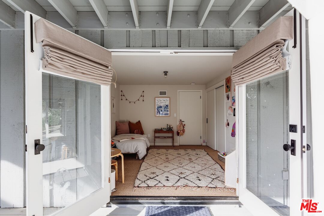 3629 Serra Road Malibu, CA 90265 - Photo 17 of 26 a living room with furniture