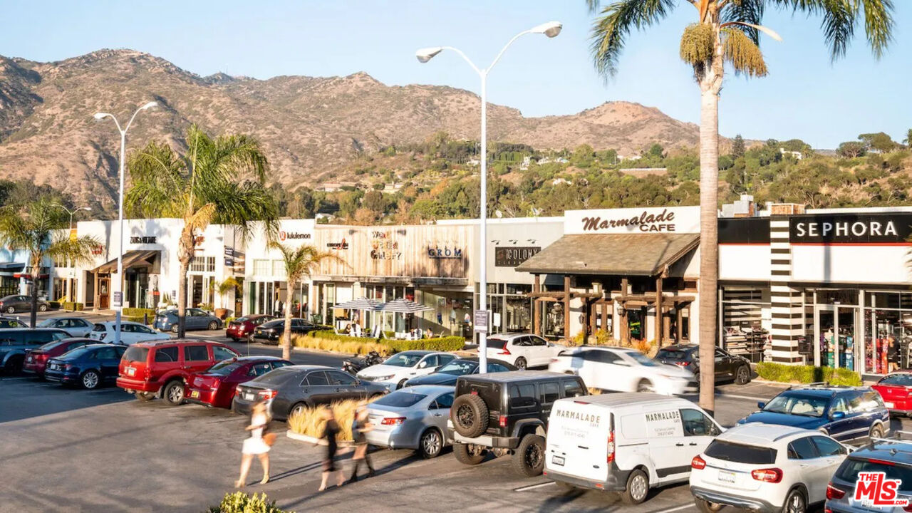 3629 Serra Road Malibu, CA 90265 - Photo 23 of 26