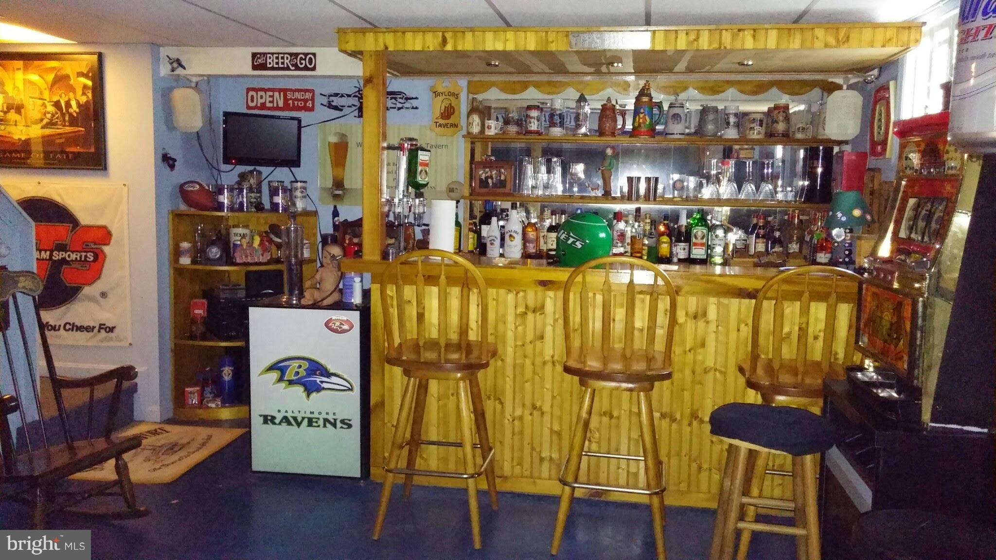 196 Pike Road Pasadena, MD 21122 - Photo 20 of 30 Family Room w/ built in bar