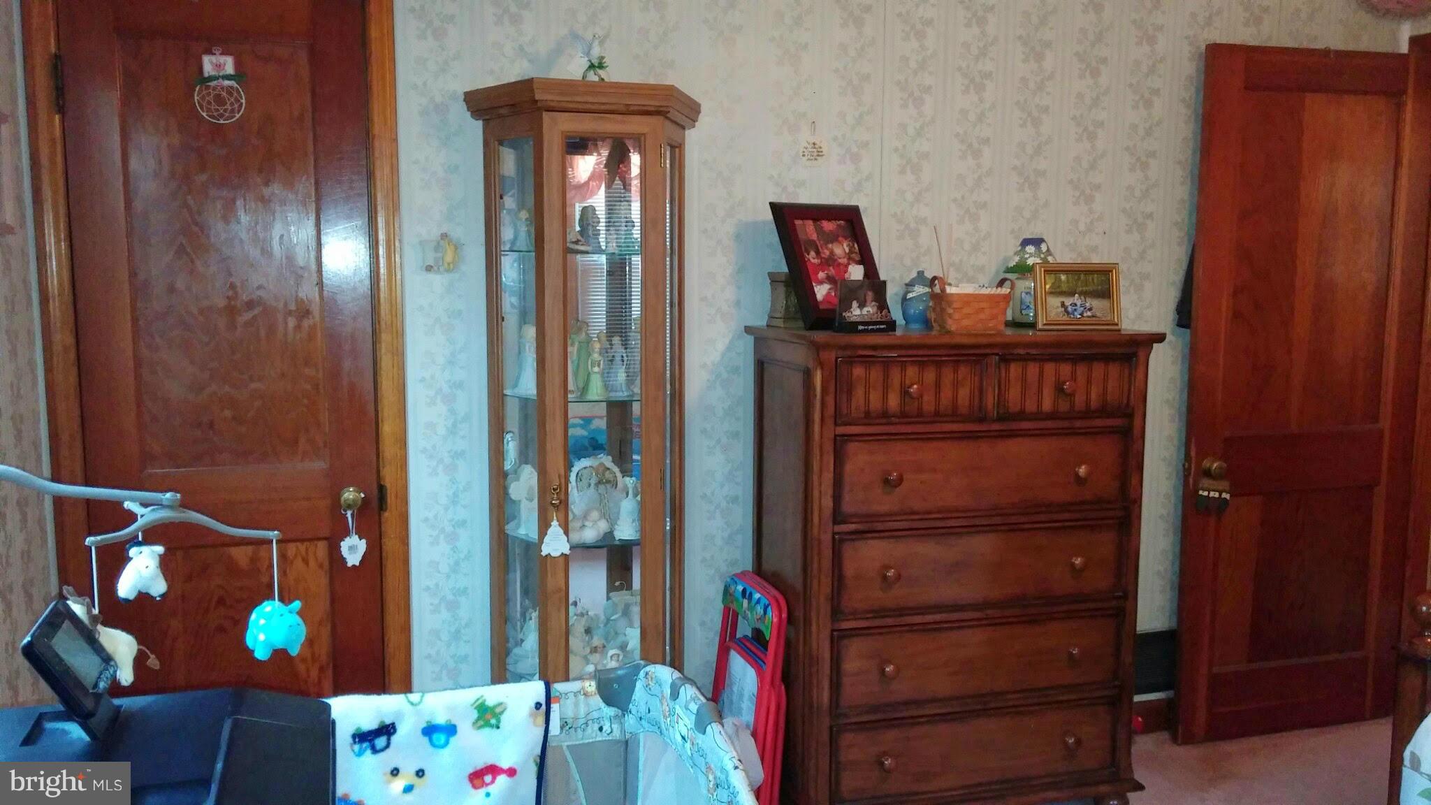 2nd Bedroom w/ beautiful wooden doors