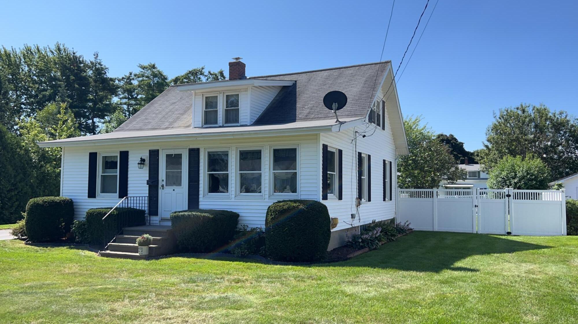 66 Fairfax Street Bangor, ME 04401 - Photo 1 of 46 IMG_4900