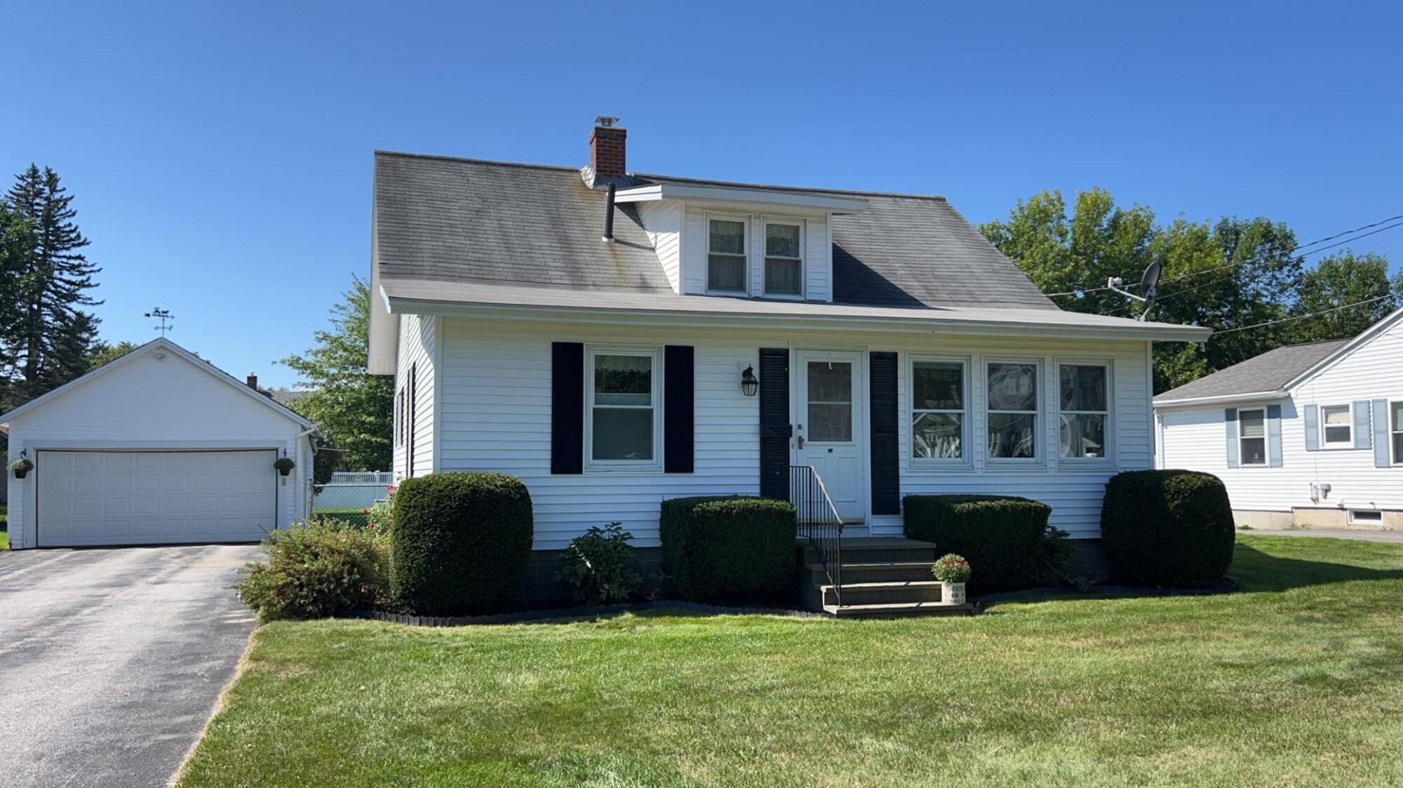 66 Fairfax Street Bangor, ME 04401 - Photo 2 of 46 IMG_4913