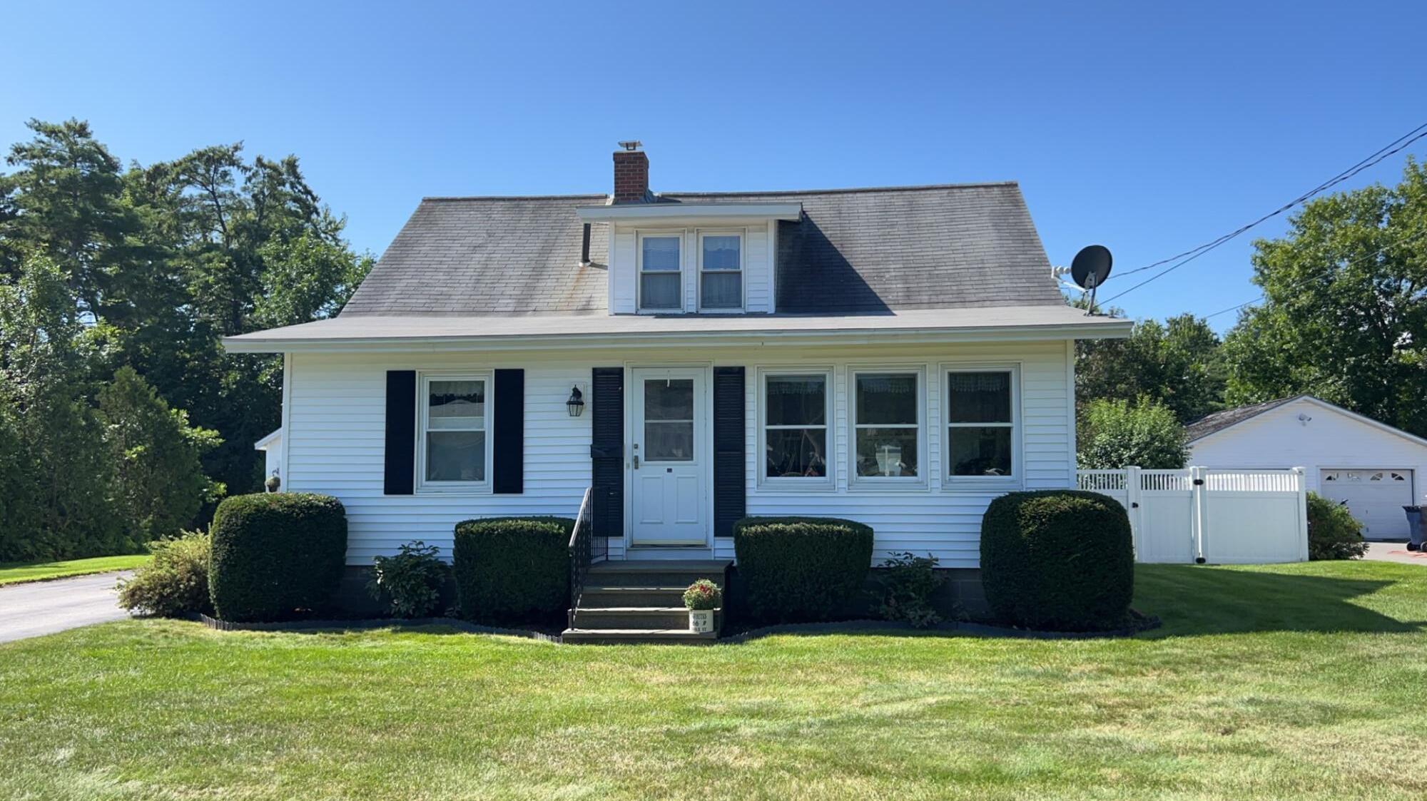 66 Fairfax Street Bangor, ME 04401 - Photo 3 of 46 IMG_4914