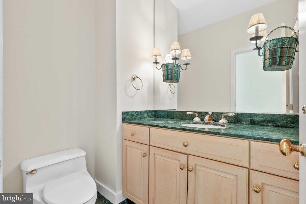 2212 Wiltonwood Road Stevenson, MD 21153 - Photo 16 of 60 1/2 Bath fit for a king off Dining/Kit/Fam/Mud