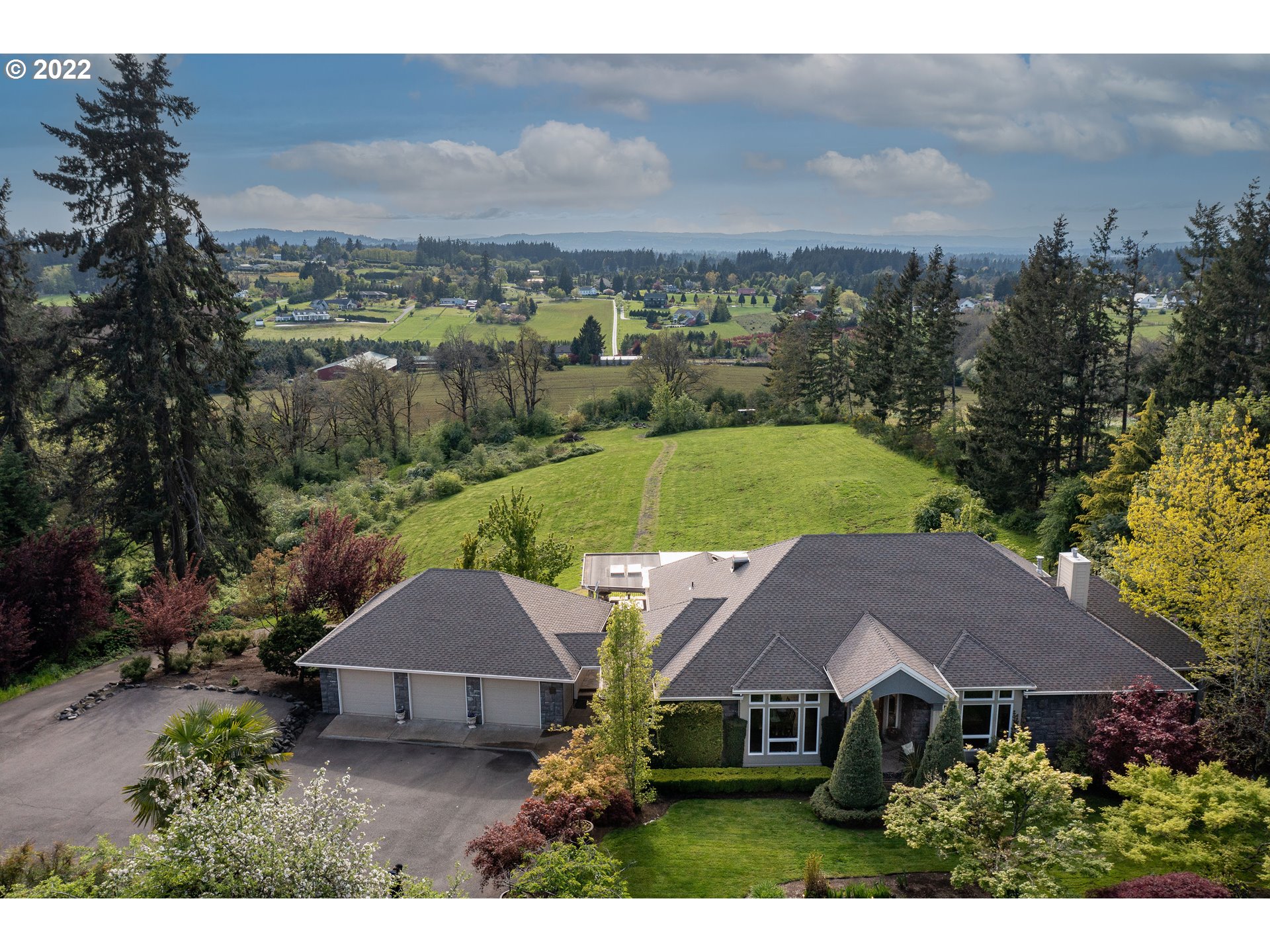 23265 Southwest Mountain Road West Linn, OR 97068 - Photo 31 of 32 Gallery Image 31