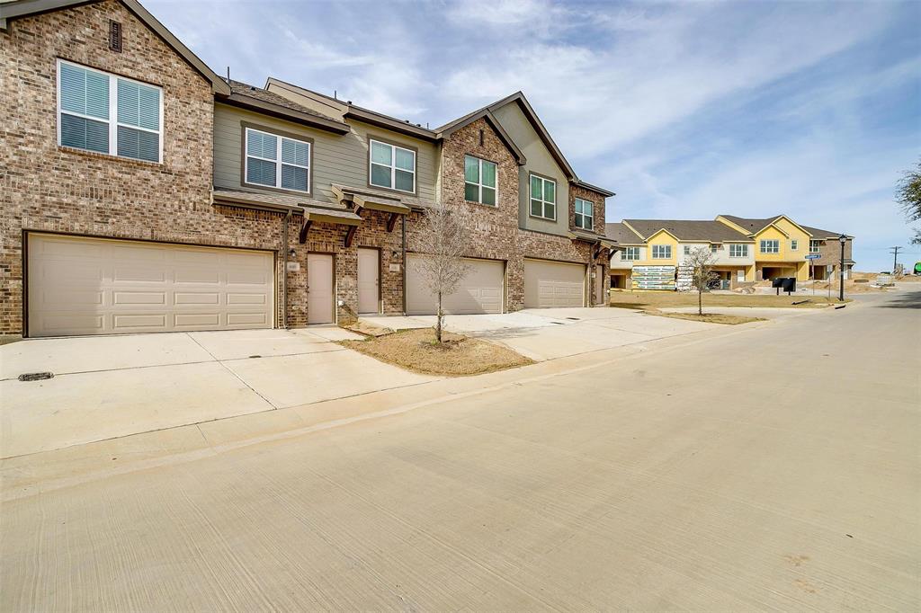 544 East Pointe Drive Weatherford, TX 76087 - Photo 4 of 36