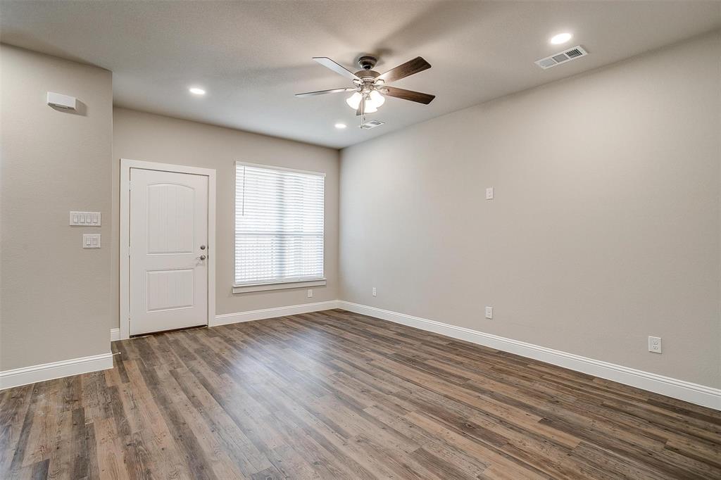 544 East Pointe Drive Weatherford, TX 76087 - Photo 7 of 36