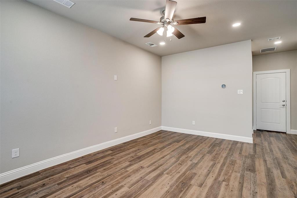 544 East Pointe Drive Weatherford, TX 76087 - Photo 9 of 36