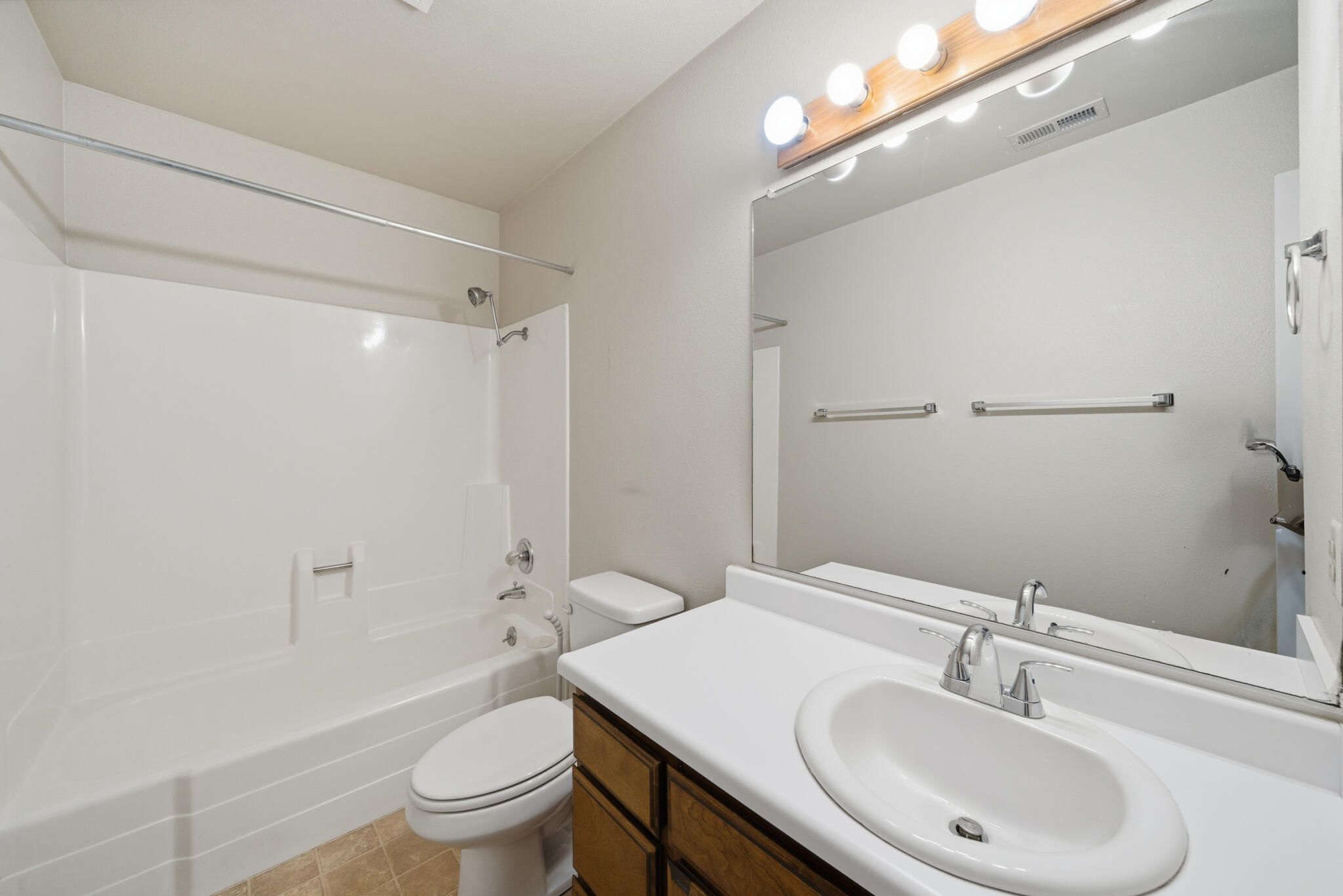 1836 Del Mar Avenue Redding, CA 96003 - Photo 12 of 26 Interior-07