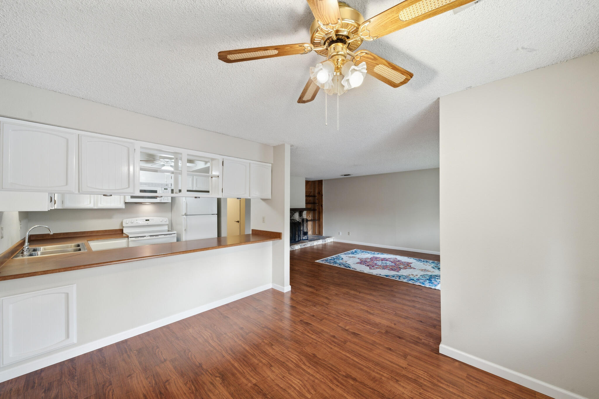 1836 Del Mar Avenue Redding, CA 96003 - Photo 4 of 26 Interior-06