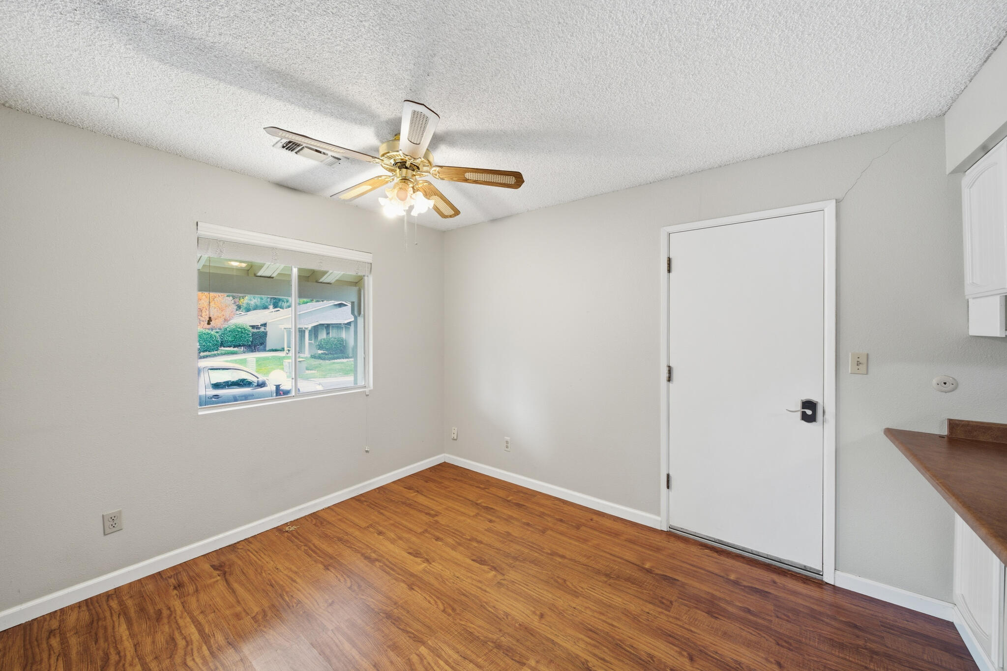 1836 Del Mar Avenue Redding, CA 96003 - Photo 10 of 26 Interior-05