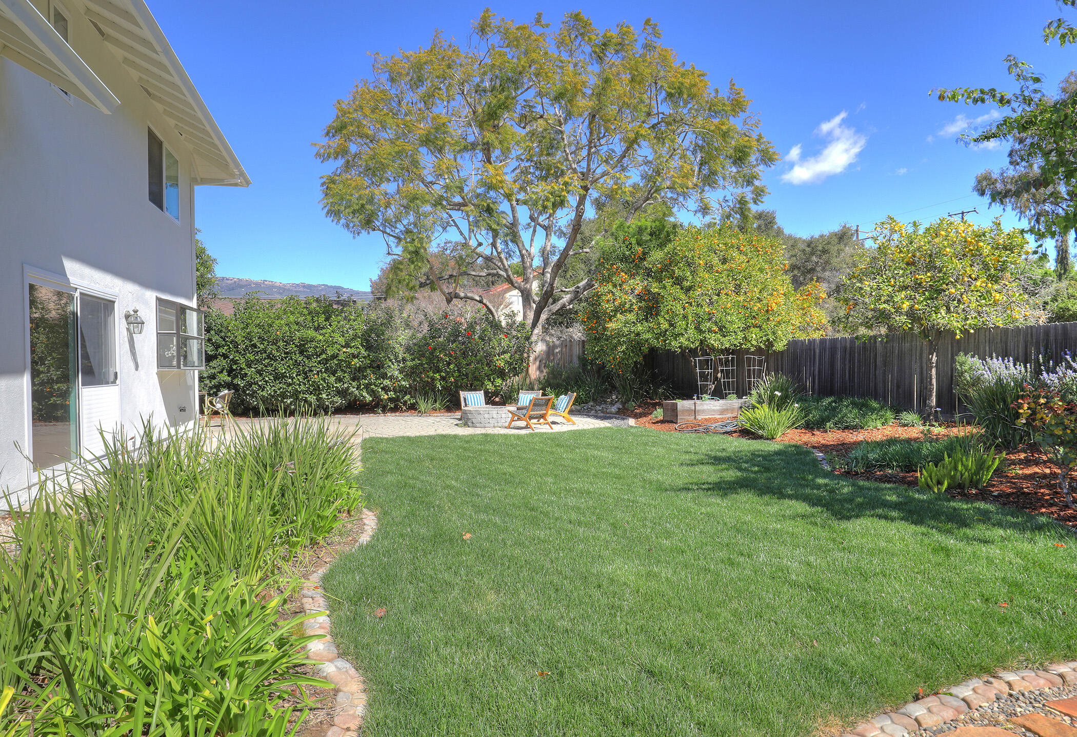 672 Arundel Road Goleta, CA 93117 - Photo 22 of 28 Large Backyard