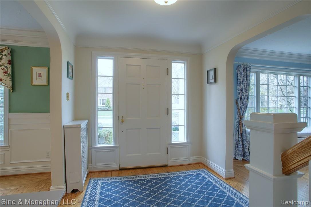 601 Lincoln Road Grosse Pointe, MI 48230 - Photo 3 of 40 3-Foyer.jpg