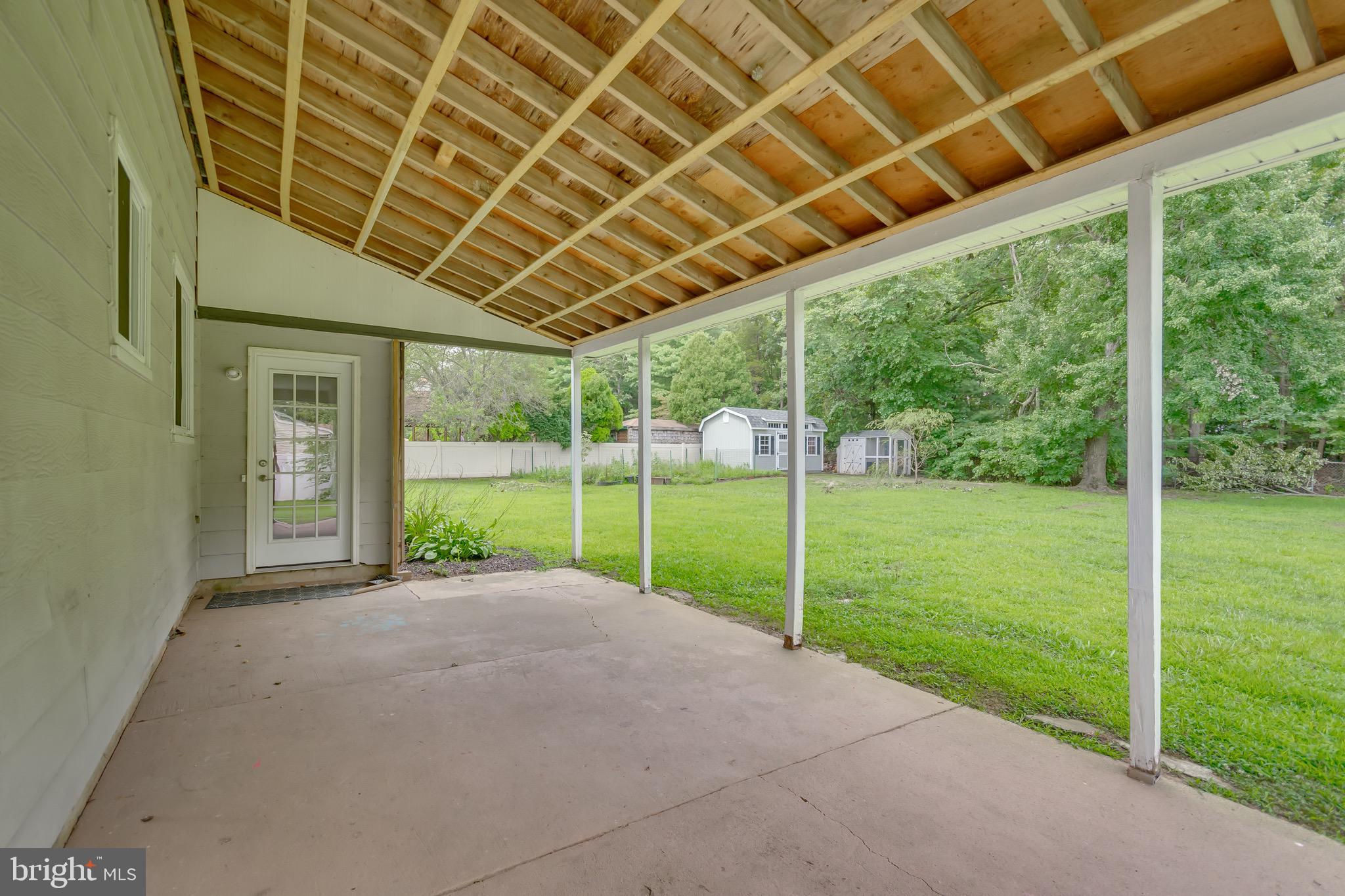 18 Hillcroft Road Berlin, NJ 08009 - Photo 22 of 25 Covered Patio