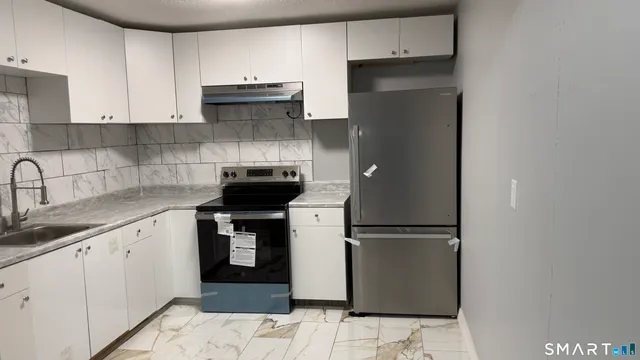 $2,200 | 122 Clark Street, Unit B, Hartford, CT 06120