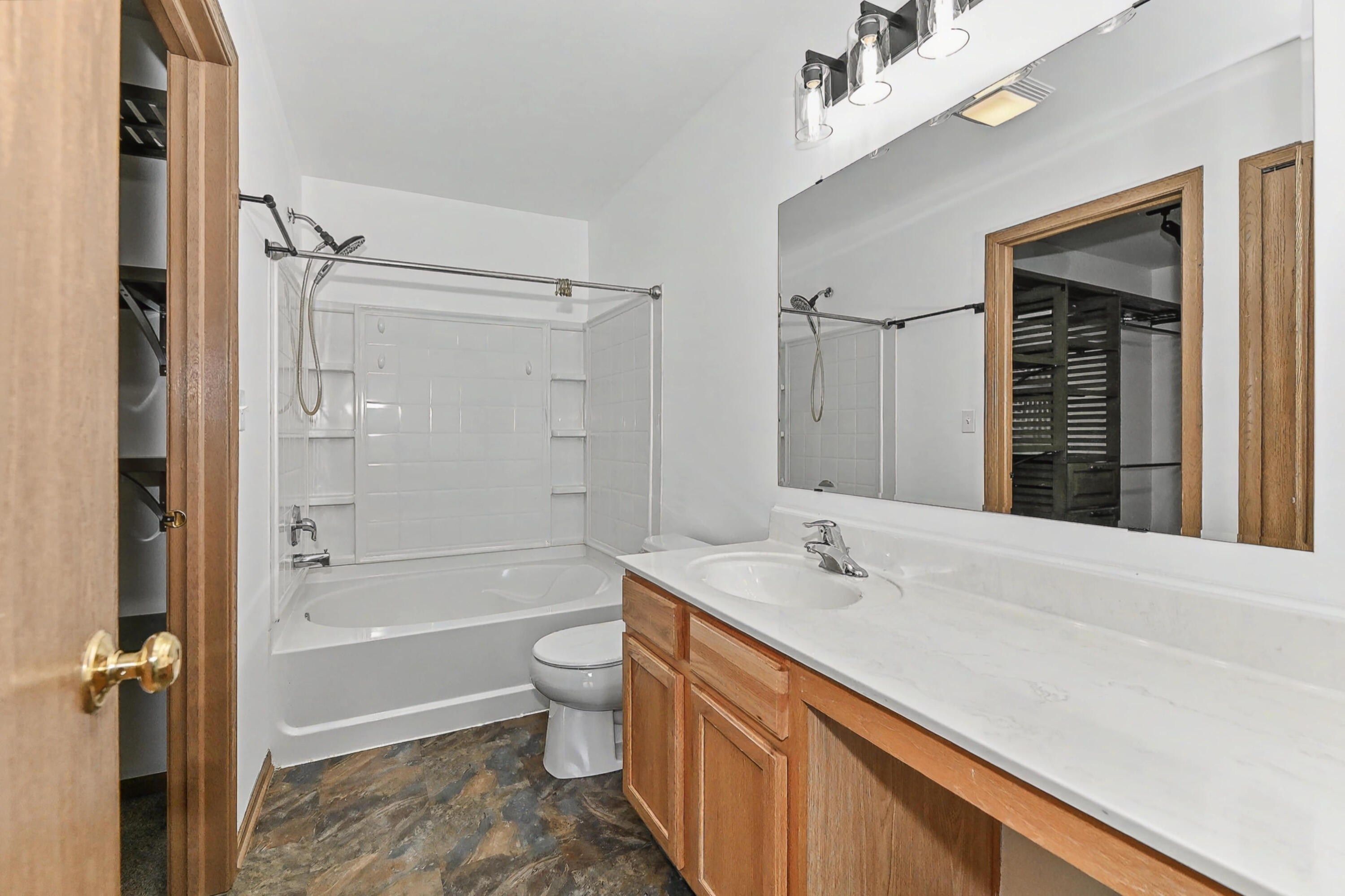 324 West Hidden Trail Elkhorn, WI 53121 - Photo 22 of 34 Master Bath
