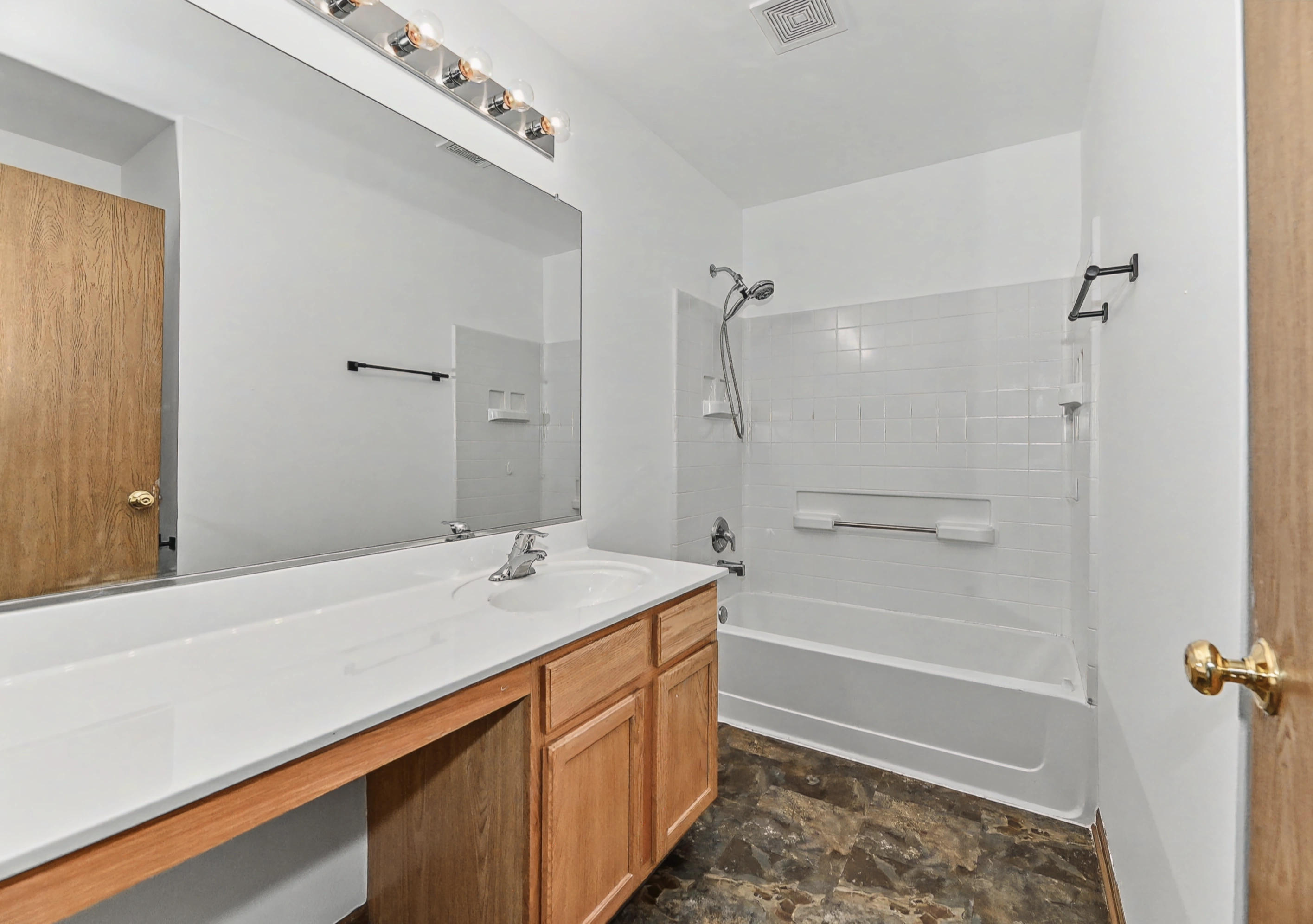 324 West Hidden Trail Elkhorn, WI 53121 - Photo 28 of 34 Upper Level Bath Rm