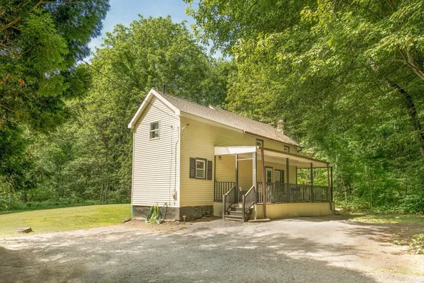 $309,900 | 46 Chestnut St Place, East Longmeadow, MA 01028