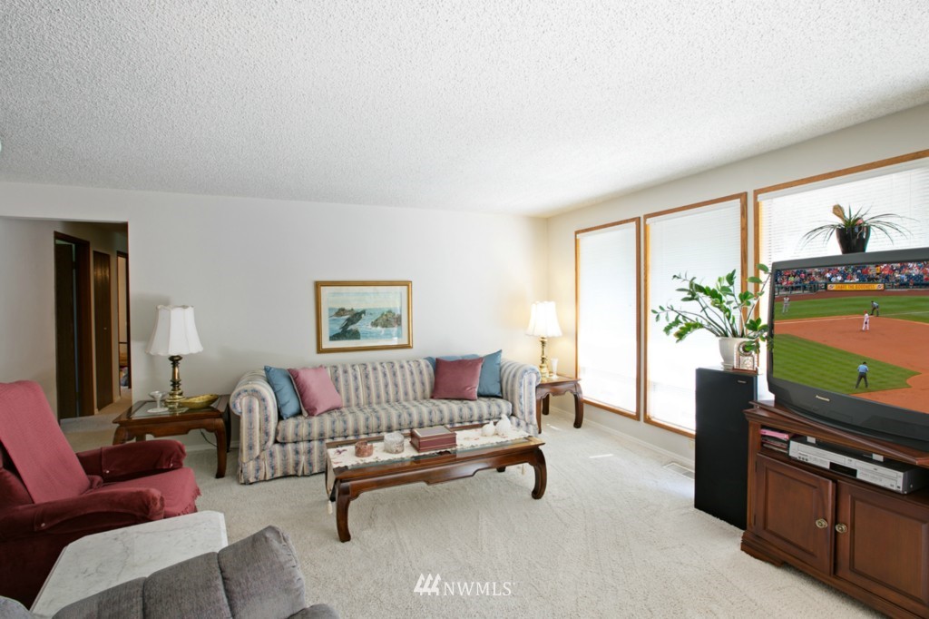 18662 110th Place Southeast Renton, WA 98055 - Photo 4 of 14 Gallery Image 4