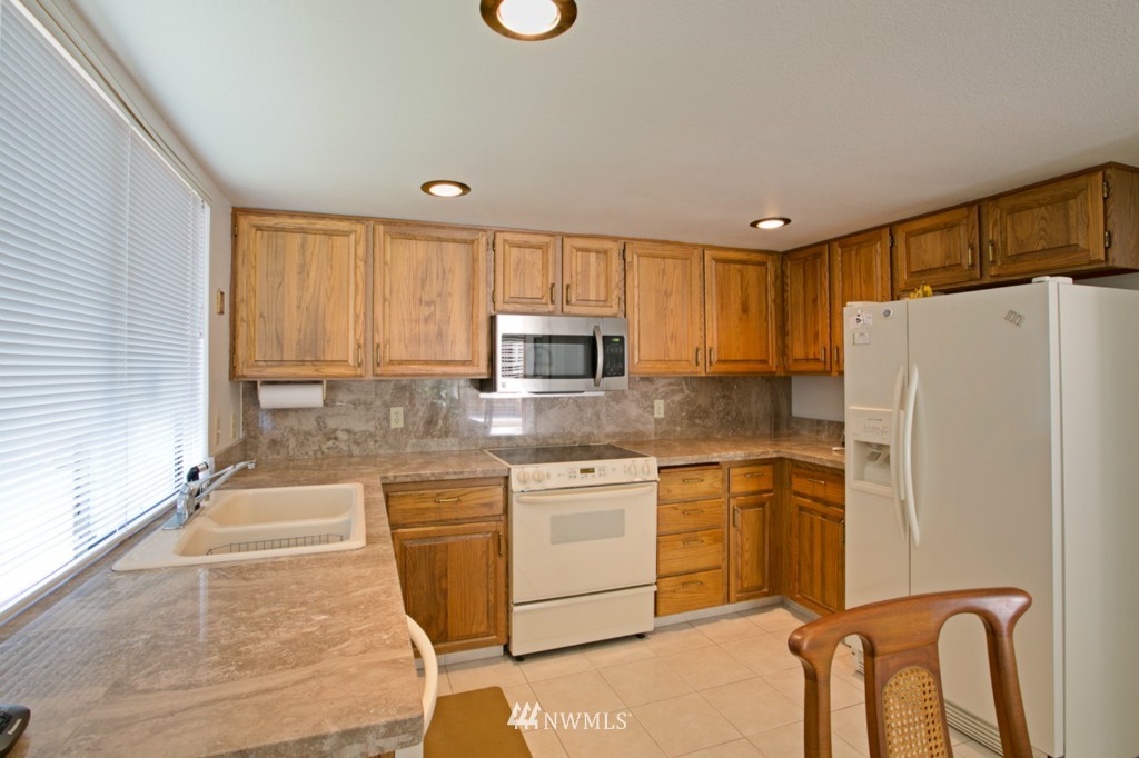 18662 110th Place Southeast Renton, WA 98055 - Photo 6 of 14 Gallery Image 6