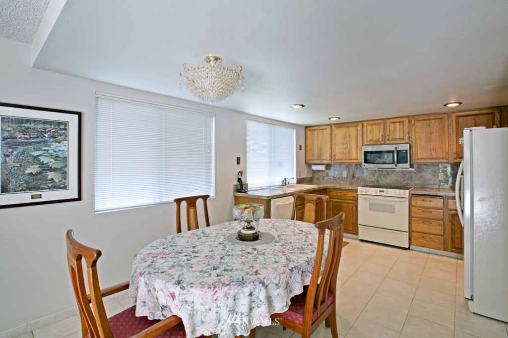 18662 110th Place Southeast Renton, WA 98055 - Photo 7 of 14 Gallery Image 7